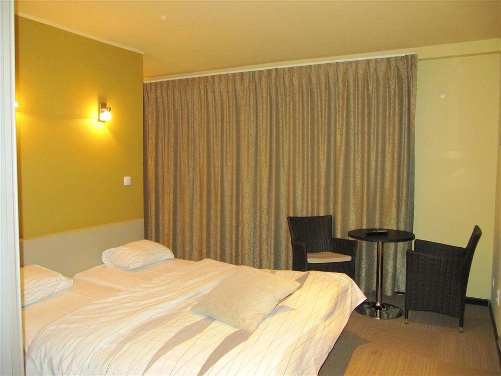 P6 Antwerp Hotel Екстериор снимка
