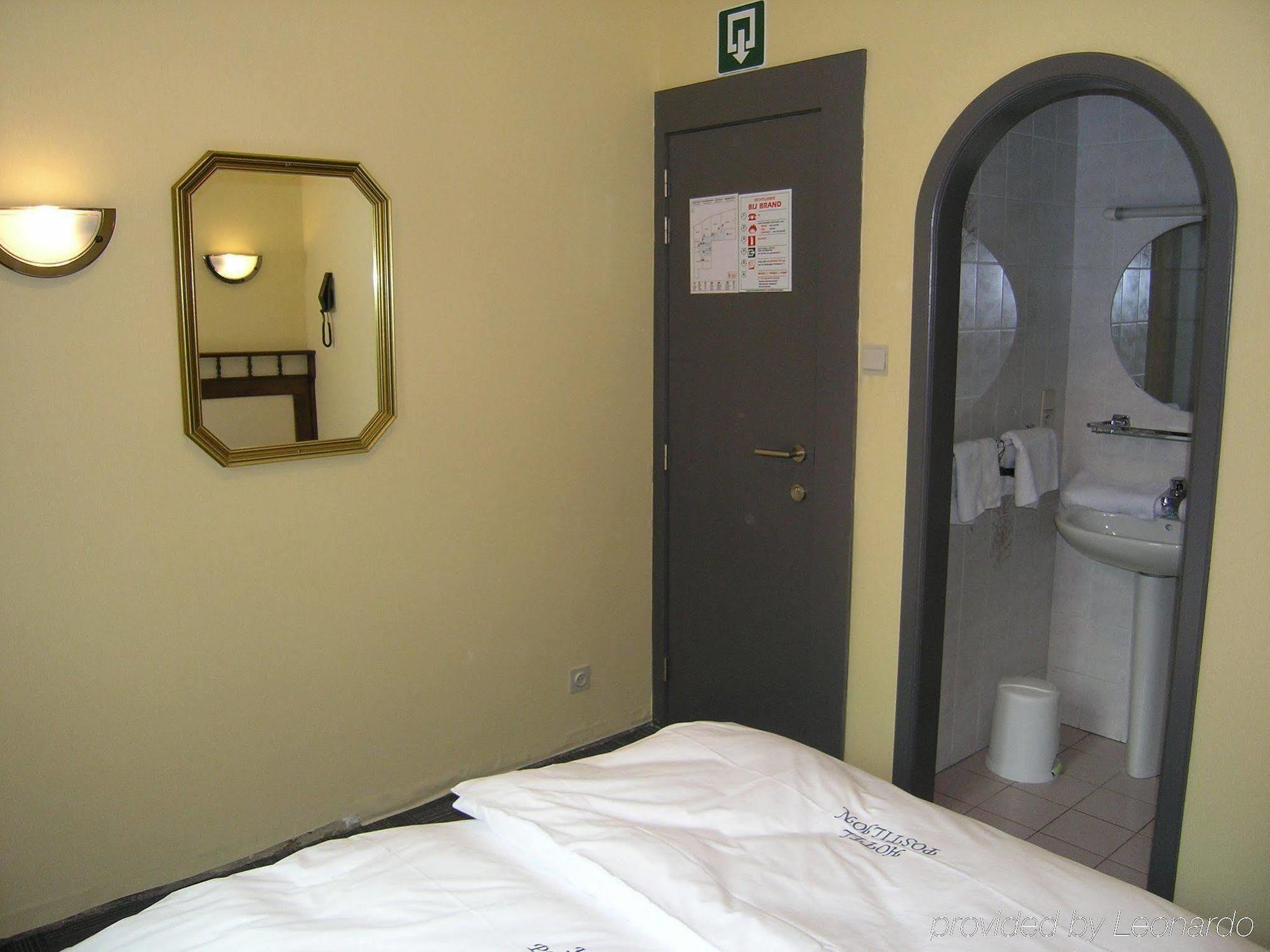 P6 Antwerp Hotel Стая снимка