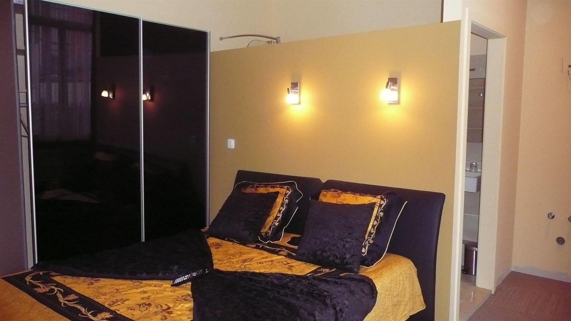 P6 Antwerp Hotel Екстериор снимка