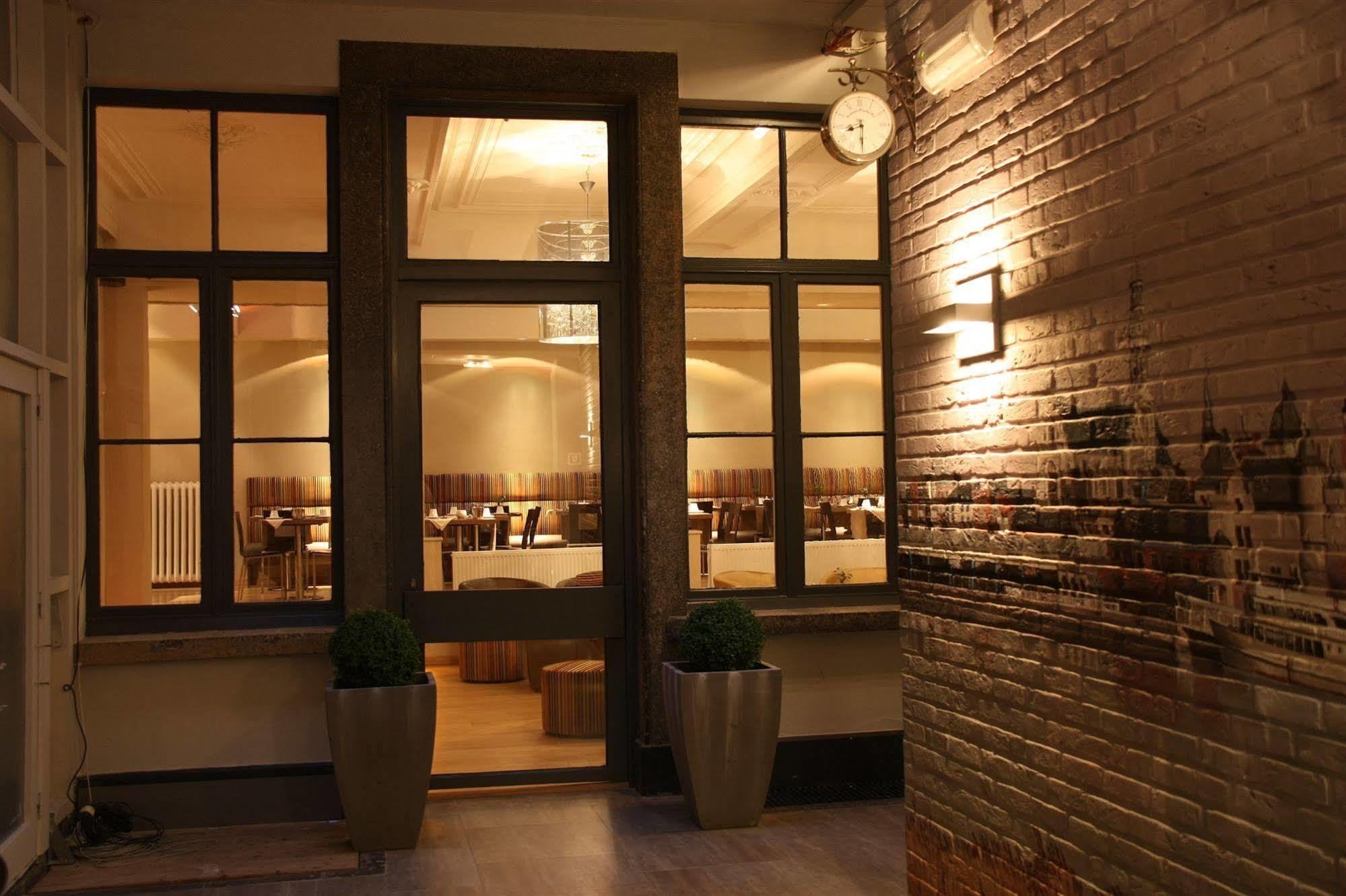 P6 Antwerp Hotel Екстериор снимка